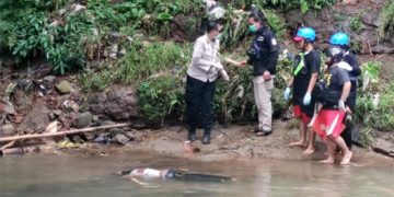 Mayat Pria Berambut Cepak Tanpa Identitas, Mengambang di Kali Ciliwung