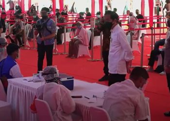 Jokowi Harapkan Agustus Mendatang Dalam Sehari 2 Juta Orang Dapat Divaksin