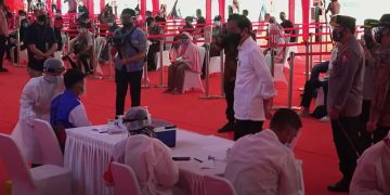 Jokowi Harapkan Agustus Mendatang Dalam Sehari 2 Juta Orang Dapat Divaksin