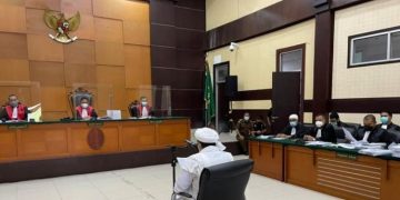 Hakim Jatuhi Pidana Penjara 4 Tahun Kepada Rizieq Shihab