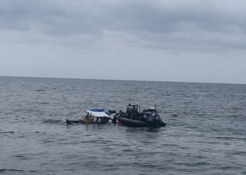 KN. Pulau Nipah – 321 Selamatkan 4 Orang Nelayan Korban Perahu Tenggelam