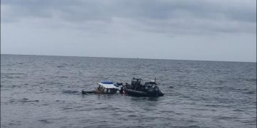 KN. Pulau Nipah – 321 Selamatkan 4 Orang Nelayan Korban Perahu Tenggelam