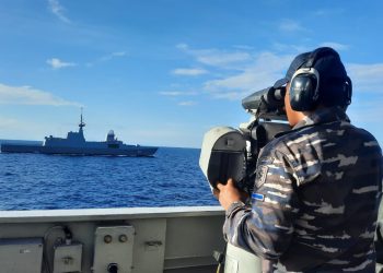 KRI Diponegoro-365 Latihan Bersama RSS Tenacious 71