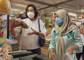 Terjun Langsung ke Pasar, Sri Mulyani Sosialisasikan PPN Sembako ke Pedagang