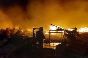 Gudang pabrik plastik di Jalan Kamal Raya No.163, RT.004/RW.03, Tegal Alur, Kalideres, Jakarta Barat, ludes terbakar. (Foto: @info.jakartabarat.) Gudang pabrik plastik di Jalan Kamal Raya No.163, RT.004/RW.03, Tegal Alur, Kalideres, Jakarta Barat, ludes terbakar. (Foto: @info.jakartabarat.)