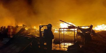 Gudang Plastik Kalideres Terbakar, Diduga Karena Ledakan Panel Listrik!