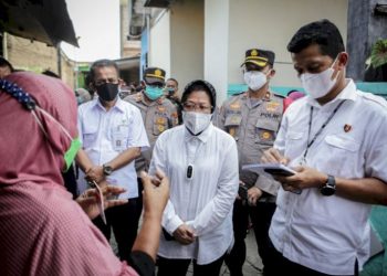 Tri Rismaharini Langsung Turun ke Lapangan Ungkap Pelaku Pemotongan Bansos di Tangerang