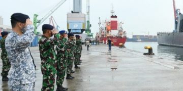 TNI AL Kawal Pengiriman Bantuan Obat-obatan Covid-19 dari Singapura