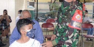 Luar Biasa, Gembiranya Warga Ciangsana ikuti Vaksinasi TNI AL!