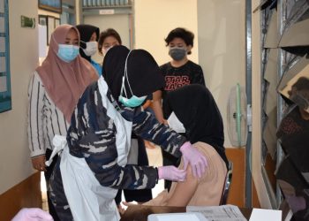 TNI AL Gelar Serbuan Vaksinasi di Wilayah Kerja Lanal Palembang