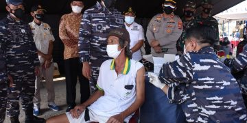 TNI AL Targetkan 1000 Vaksin Masyarakat Tanjung Kait