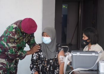 TNI AL Lanjutkan Serbuan Vaksinasi Masyarakat Tanjung Balai Asahan