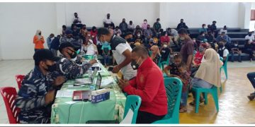 Stand Vaksinasi TNI AL Ramai Diserbu Warga Tual