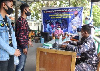 TNI AL Kembali Vaksinasi Covid-19 Masyarakat Maritim Teluk Palu