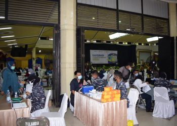 TNI AL Terus Gelar Serbuan Vaksinasi, Kali ini  Di PT. Pusri Palembang