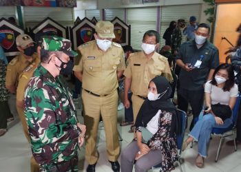 Wakil Wali Kota Bekasi Tinjau Vaksinasi yang diselenggarakan TNI AU di Mall Pondok Gede