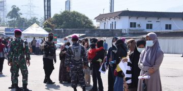 Antusiasme Masyarakat Banten Mendapatkan Vaksinasi TNI AL, Padati Pelabuhan Merak