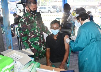 TNI AL Laksanakan Serbuan Vaksin Covid-19 Masyarakat Maritim Lampung