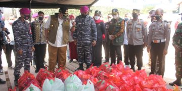 Bangun Dapur Lapangan, TNI AL Peduli Warga Isoman di Bandar Lampung