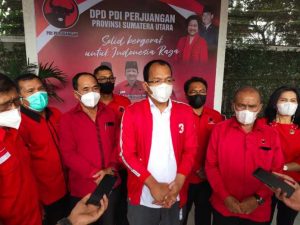 Bupati Humbahas Dosmar Banjarnahor SE dan Ketua DPRD Humbahas Ramses Lumbangaol, SH saat diwawancarai awak media (Istimewa)