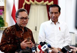 Presiden Joko Widodo (Jokowi) usai melakukan pertemuan dengan Ketua Umum PAN Zulkifli Hasan di Istana Merdeka. (Setpres) Presiden Joko Widodo (Jokowi) usai melakukan pertemuan dengan Ketua Umum PAN Zulkifli Hasan di Istana Merdeka. (Setpres)