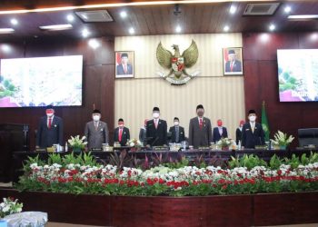 SIDANG PARIPURNA MENYAMBUT HUT RI 76, FORKOPIMDA KOTA BEKASI DENGARKAN PIDATO KENEGARAAN PRESIDEN RI
