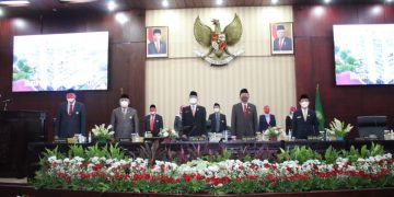 SIDANG PARIPURNA MENYAMBUT HUT RI 76, FORKOPIMDA KOTA BEKASI DENGARKAN PIDATO KENEGARAAN PRESIDEN RI