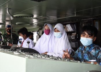 TNI AL Edukasi Pelajar Melalui Serbuan Vaksinasi Maritim “Go To School”