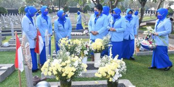 Jelang HUT Ke-75 Jalasenastri, Ketua Umum Jalasenastri Ziarah ke TMPN Kalibata