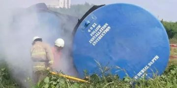 Akibat Percikan Api, Sebuah Tangki di Koja Dilalap Si Jago Merah