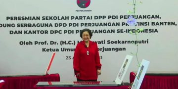 Megawati Resmikan Sekolah Partai dan Kantor DPD/DPC PDI Perjuangan