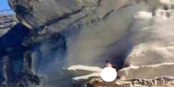 Nikmat! Sepasang Kekasih Berhubungan Seks di Tebing, Tak Sadar Tertangkap Kamera