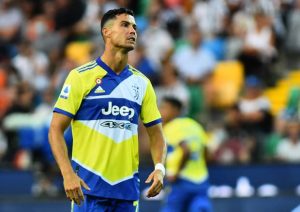 Cristiano Ronaldo kabarnya bakal meninggalkan Juventus di bursa transfer musim panas 2021. Sebab, CR7 konon sudah berpamitan dengan rekan setimnya. Foto: reuters Cristiano Ronaldo kabarnya bakal meninggalkan Juventus di bursa transfer musim panas 2021. Sebab, CR7 konon sudah berpamitan dengan rekan setimnya. Foto: reuters