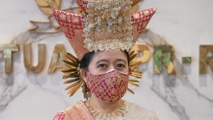 Ketua DPR Puan Maharani mengenakan baju adat Bundo Kanduang. (Foto: dok. istimewa)