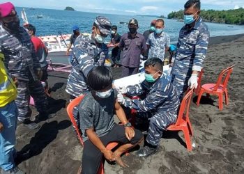 Serbuan Vaksinasi TNI AL Serang Nelayan Pulang Melaut