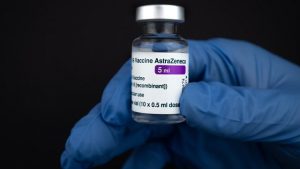Ilustrasi vaksin AstraZeneca. (Photo by Mika Baumeister on Unsplash)