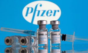 Pfizer Vaksin REUTERS/Dado Ruvic/Illustration/File Photo