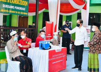 Jokowi Targetkan 70% Penduduk Indonesia Sudah Divaksin pada Akhir 2021