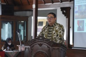 Ketua Badan Kerja Sama Antar-Parlemen (BKSAP) DPR RI Fadli Zon saat memimpin Sosialisasi Diplomasi Parlemen 'BKSAP Sustainable Development Goals (SDGs) Day', Kabupaten Banyumas, Jawa Tengah, Selasa (21/9/2021). Foto: dpr.go.id