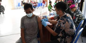 Satgas Vaksinasi Papua TNI AL dan IPDN Sasar Keerom Perbatasan Timur Ujung Negeri