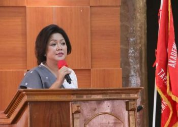 Hadiri Wisuda Akper Pemkab Taput, Satika Simamora: Lakukan Pelayanan Berdasarkan Kasih dan Ketulusan