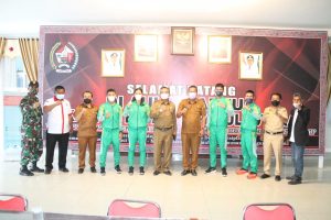 Asisten I Lepas Tim Kontingen Atlet dari Kabupaten Tapanuli Utara Menuju Pekan Olahraga Nasional (PON) XX Tahun 2021 di Provinsi Papua (Foto:Hotbim Purba/SatukanIndonesia.com)