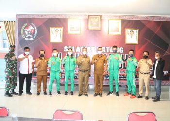 Menuju PON XX Papua 2021, Asisten I Lepas Tim Kontingen Atlet dari Kabupaten Tapanuli Utara