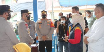 Camat Bekasi Timur Dampingi Wakapolda Tinjau Pelaksanaan Vaksinasi Bagi Masyarakat