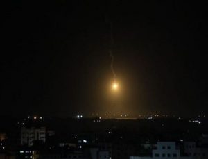 Wilayah Jalur Gaza, Palestina, dibombardir jet-jet tempur dan drone Israel pada Senin (6/9/2021) malam. Foto/Twitter @msdrnews1