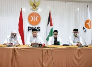 Foto hanya ilustrasi/Presiden PKS Ahmad Syaikhu bersama pengurus DPP PKS. (Dok PKS)