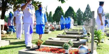 SAMBUT HARI JADI KE-76 TNI AL, KASAL ZIARAH KE MAKAM PAHLAWAN