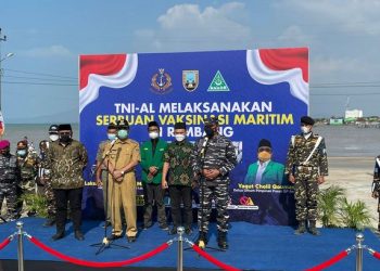 Menteri Agama Bersama Kasal  Tinjau Serbuan Vaksinasi Masyarakat Maritim di TPI Rembang