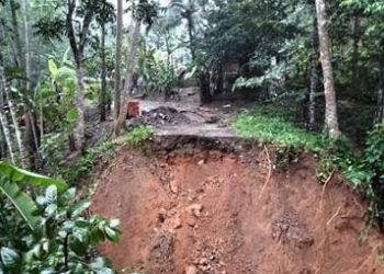 Tanah Longsor Mengakibatkan Sebanyak 15 Rumah Warga Tasikmalaya Rusak Ringan Hingga Sedang