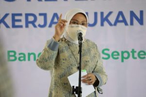 Menaker Ida Fauziyah pada acara Sosialisasi Program BPJS Ketenagakerjaan bagi Pekerja Bukan Penerima Upah di Bandung, Jawa Barat, Sabtu (11/9/2021).